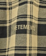 VETEMENTS（ヴェトモン）カジュアルシャツ ベージュ サイズ:XS メンズ/2200622857015