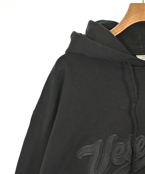 VETEMENTS（ヴェトモン）パーカー 黒 サイズ:M メンズ/2200671605018