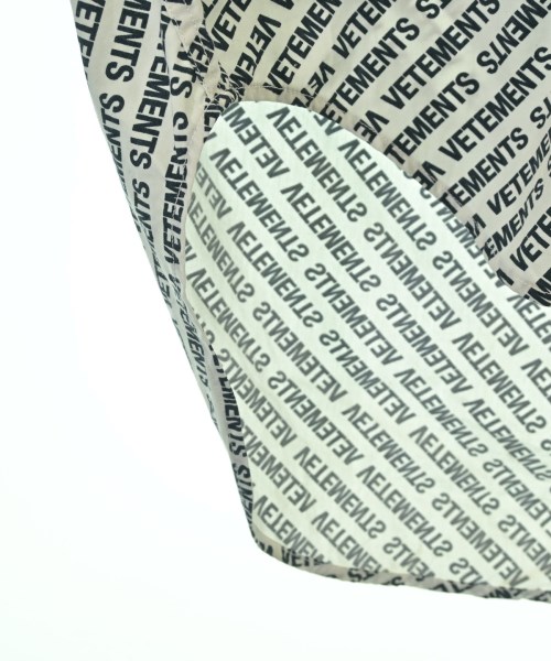 VETEMENTS（ヴェトモン）カジュアルシャツ 白 サイズ:XS メンズ/2200685162040