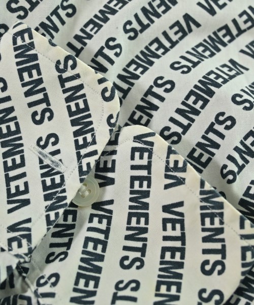 VETEMENTS（ヴェトモン）カジュアルシャツ 白 サイズ:XS メンズ/2200685162040