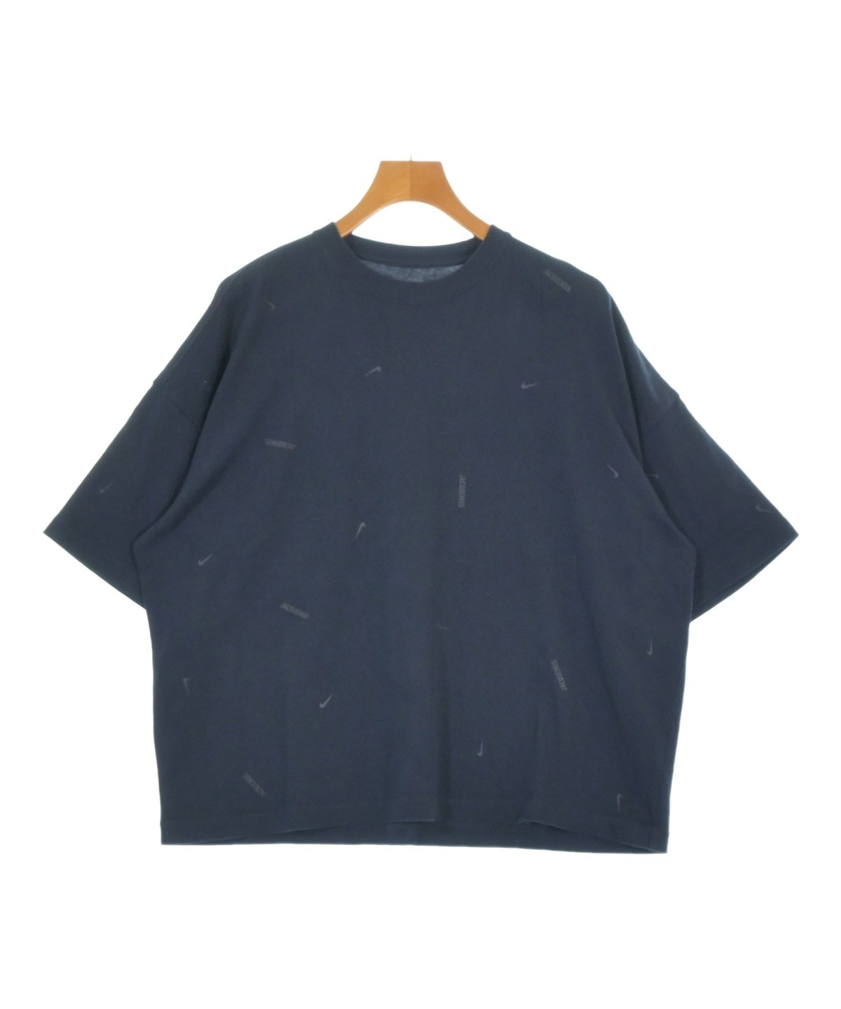 JACQUEMUS ジャックムス Tシャツ・カットソー S 赤 【古着】【中古】【送料無料】 中古・古着通販】NIKE (ナイキ) jacquemus (ジャックムス) スウッシュT