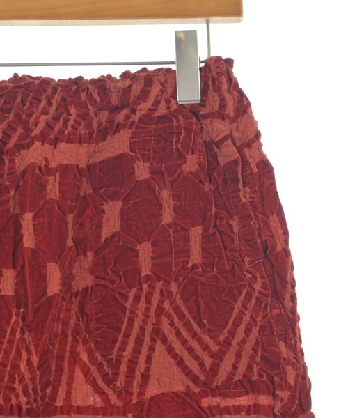 me ISSEY MIYAKE（ミーイッセイミヤケ）クロップドパンツ 赤 サイズ:-(M位) レディース/2200634850141