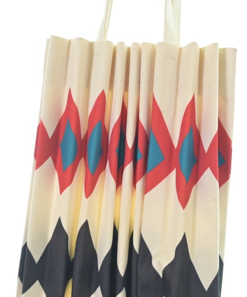 me ISSEY MIYAKE（ミーイッセイミヤケ）トートバッグ 白 サイズ:- レディース/2200638558036