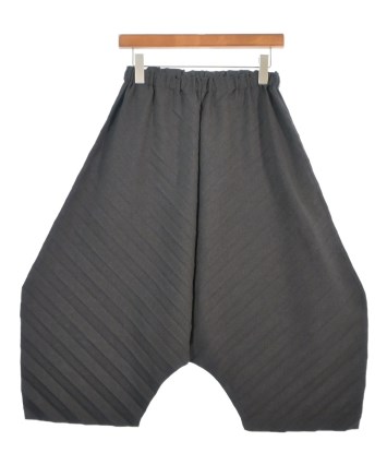 me ISSEY MIYAKE（ミーイッセイミヤケ）クロップドパンツ グレー