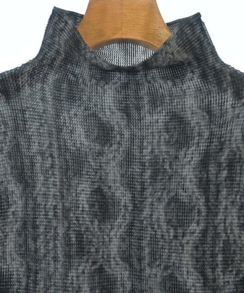 me ISSEY MIYAKE（ミーイッセイミヤケ）Tシャツ・カットソー グレー サイズ:-(S位) レディース/2200698974043