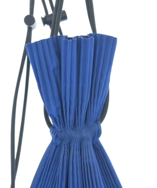me ISSEY MIYAKE（ミーイッセイミヤケ）バックパック・リュック 青 サイズ:- レディース/2200697196088