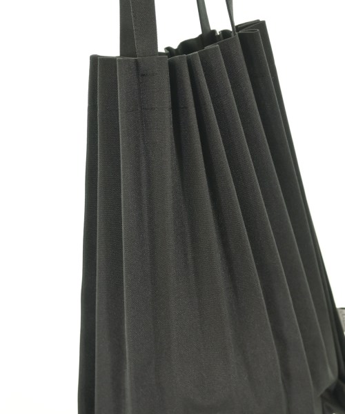 me ISSEY MIYAKE（ミーイッセイミヤケ）トートバッグ 黒 サイズ:- レディース/2200701052034