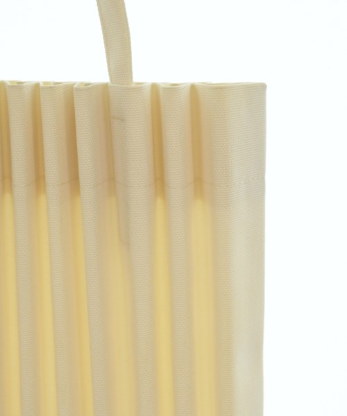 me ISSEY MIYAKE（ミーイッセイミヤケ）トートバッグ 白 サイズ:- レディース/2200649728268