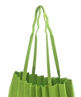 me ISSEY MIYAKE（ミーイッセイミヤケ）トートバッグ 緑 サイズ:- レディース/2200710250063
