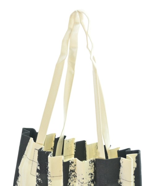 me ISSEY MIYAKE（ミーイッセイミヤケ）トートバッグ 白 サイズ:- レディース/2200710250070