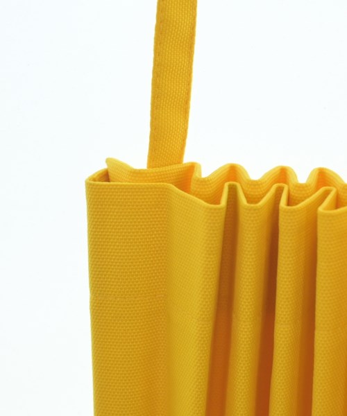 me ISSEY MIYAKE（ミーイッセイミヤケ）ショルダーバッグ 黄 サイズ:- レディース/2200664747039