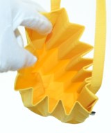 me ISSEY MIYAKE（ミーイッセイミヤケ）ショルダーバッグ 黄 サイズ:- レディース/2200664747039