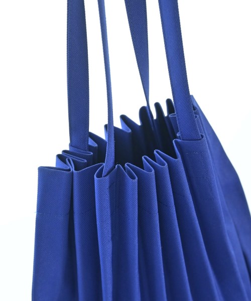 me ISSEY MIYAKE（ミーイッセイミヤケ）トートバッグ 青 サイズ:- レディース/2200732855062