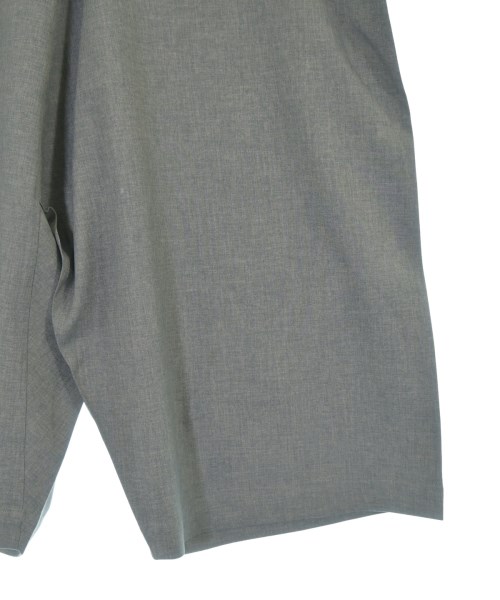 me ISSEY MIYAKE（ミーイッセイミヤケ）ショートパンツ グレー サイズ:F レディース/2200681769076