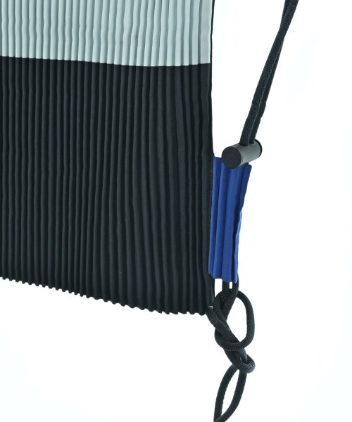 me ISSEY MIYAKE（ミーイッセイミヤケ）バックパック・リュック 青 サイズ:- レディース/2200682588058
