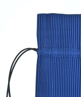 me ISSEY MIYAKE（ミーイッセイミヤケ）バックパック・リュック 青 サイズ:- レディース/2200682588058