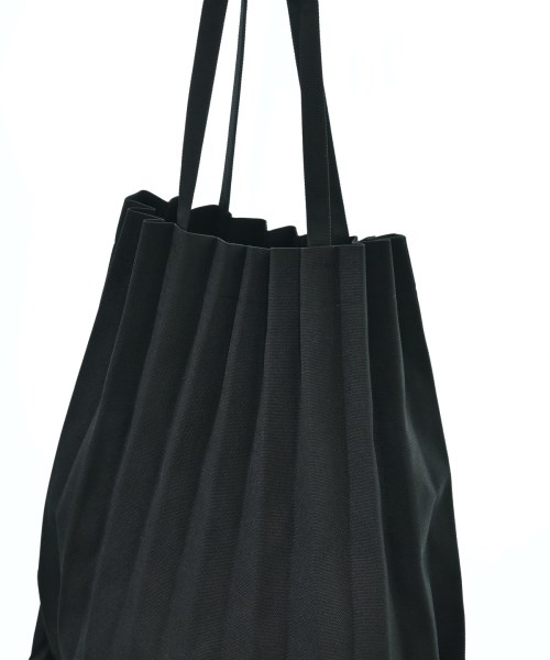 me ISSEY MIYAKE（ミーイッセイミヤケ）トートバッグ 黒 サイズ:- レディース/2200684372075