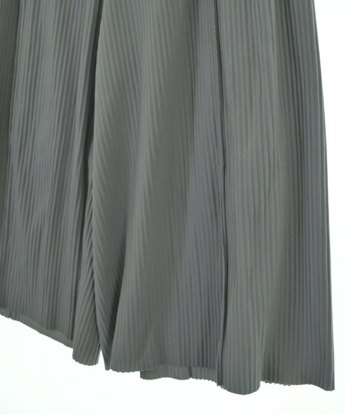 me ISSEY MIYAKE（ミーイッセイミヤケ）クロップドパンツ グレー サイズ:-(M位) レディース/2200686233015