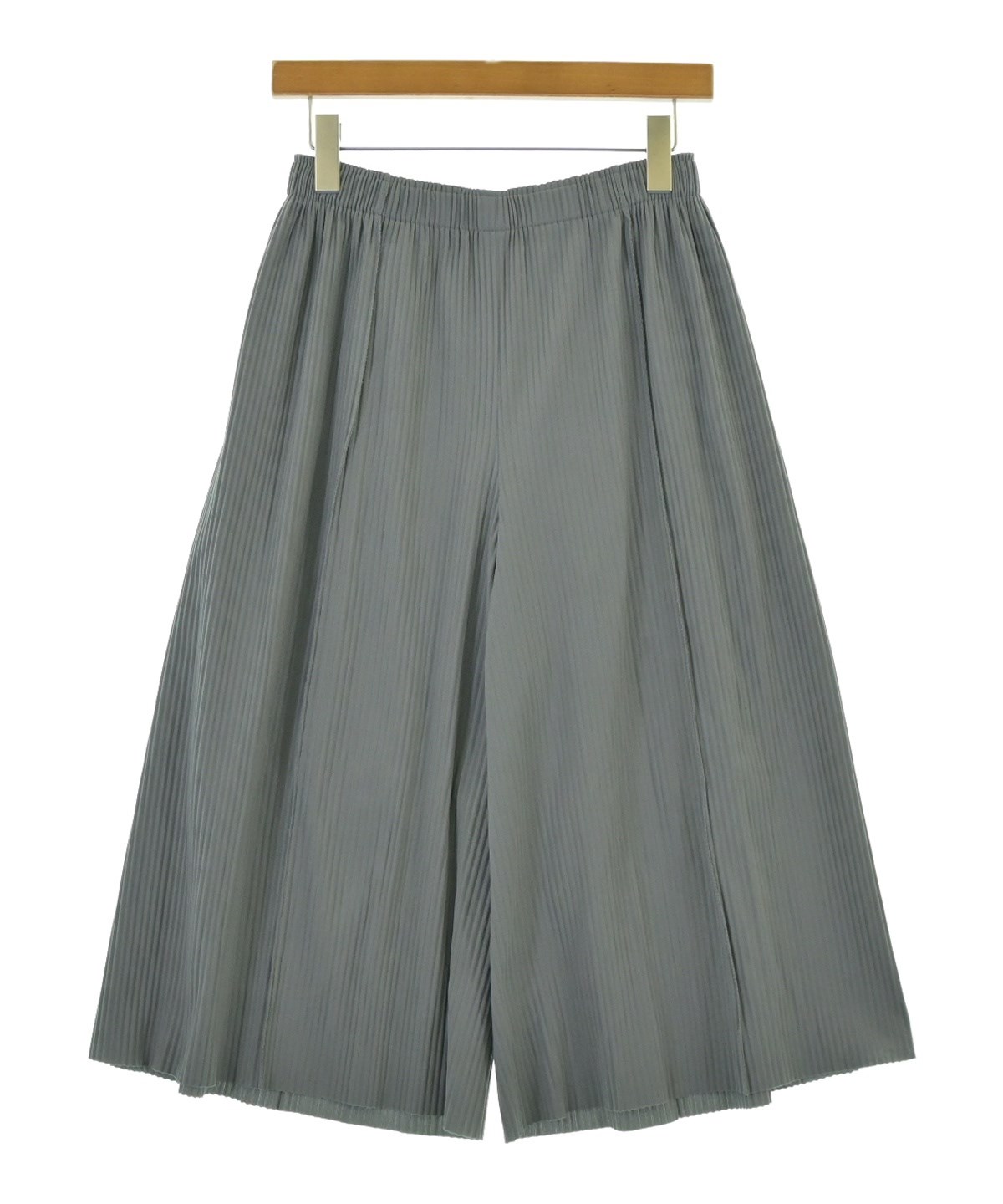 me ISSEY MIYAKE（ミーイッセイミヤケ）クロップドパンツ グレー