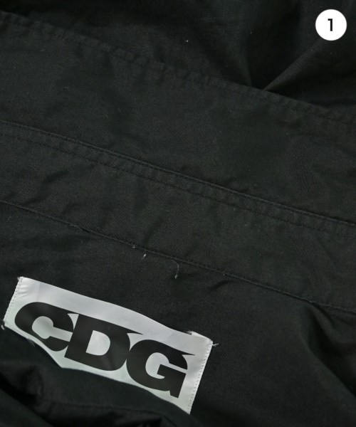 CDG（シーディージー）カジュアルシャツ 黒 サイズ:S メンズ/2200681219106