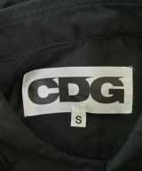 CDG（シーディージー）カジュアルシャツ 黒 サイズ:S メンズ/2200657744045