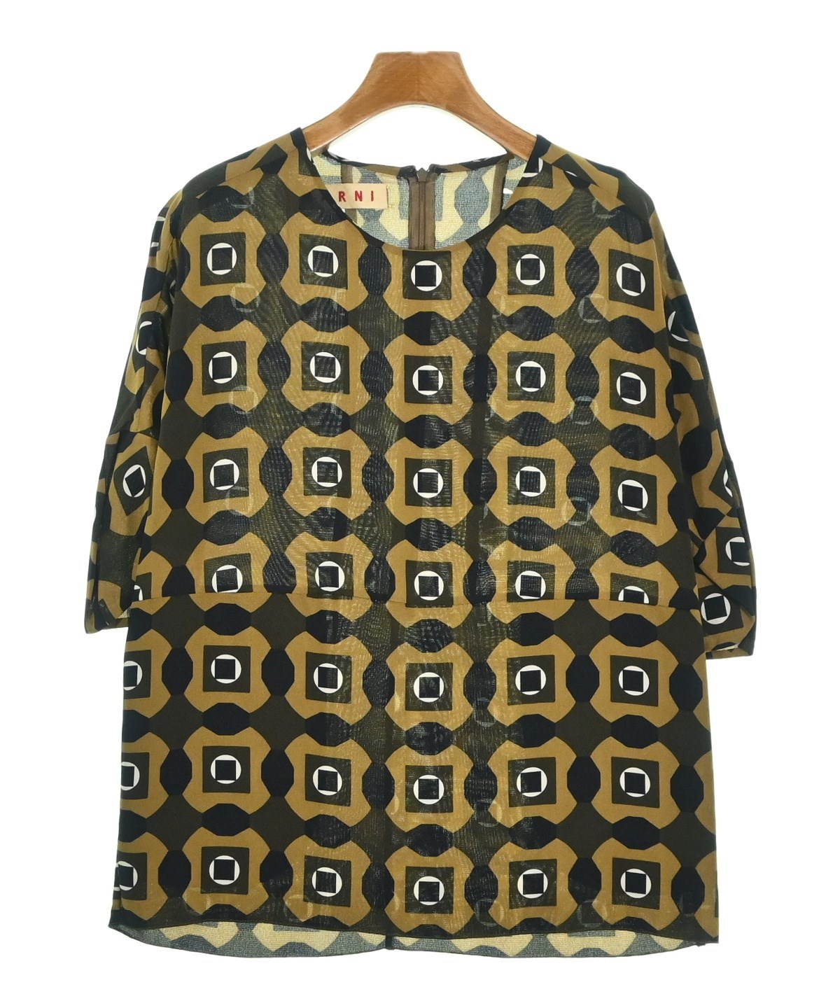 セール！美品。MARNI 立体ブラウス　38 セール！美品。MARNI 立体ブラウス 38 【公式通販】