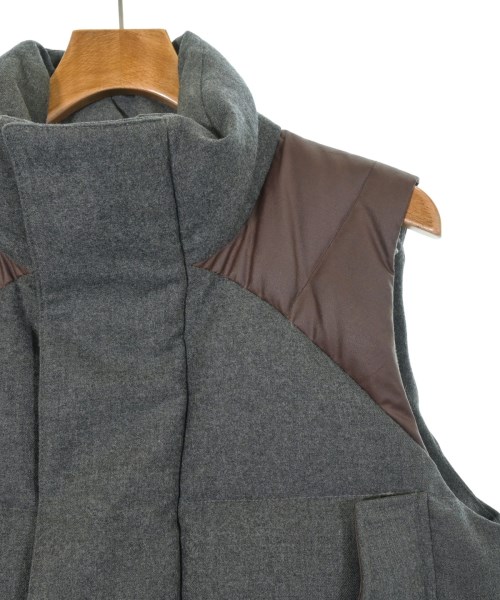 MONCLER GAMME BLEU（モンクレールガムブルー）ダウンジャケット/ダウンベスト グレー サイズ:1(S位) メンズ/2200634056024