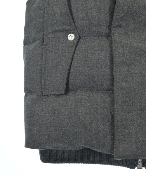 MONCLER GAMME BLEU（モンクレールガムブルー）ダウンジャケット/ダウンベスト グレー サイズ:1(S位) メンズ/2200634056024