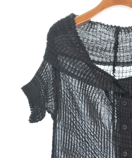 ISSEY MIYAKE FETE（イッセイミヤケフェット）カジュアルシャツ 黒 サイズ:2(M位) レディース/2200669913033