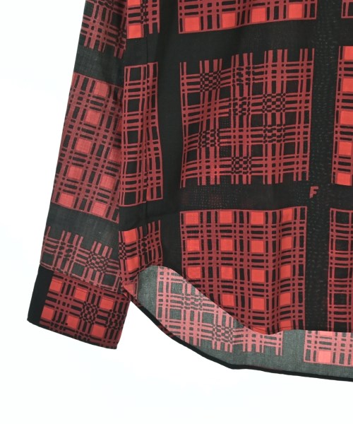 BLACK COMME des GARCONS（ブラックコムデギャルソン）カジュアルシャツ 赤 サイズ:XS レディース/2200609264133