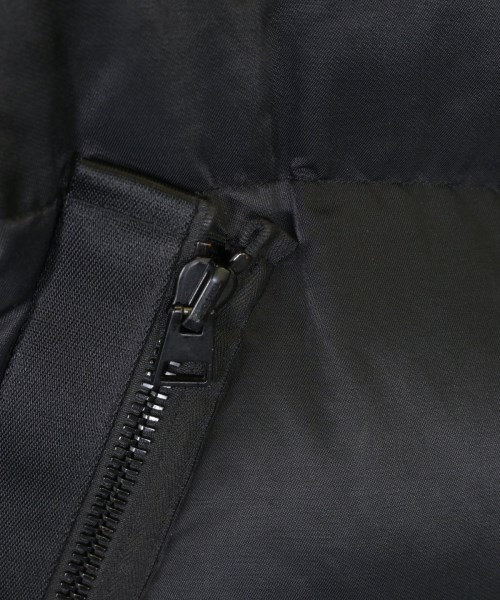 TOM FORD（トムフォード）ダウンジャケット/ダウンベスト 黒 サイズ:54(XXL位) メンズ/2200621296013