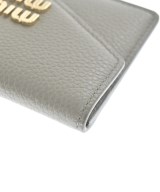 Miu Miu（ミュウミュウ）カードケース グレー サイズ:- レディース/2200635546289