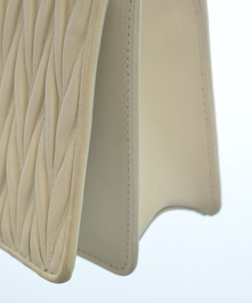 Miu Miu（ミュウミュウ）ショルダーバッグ 白 サイズ:- レディース/2200616988091