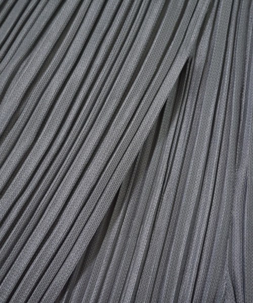 PLEATS PLEASE（プリーツプリーズ）クロップドパンツ グレー サイズ:3(L位) レディース/2200624351054