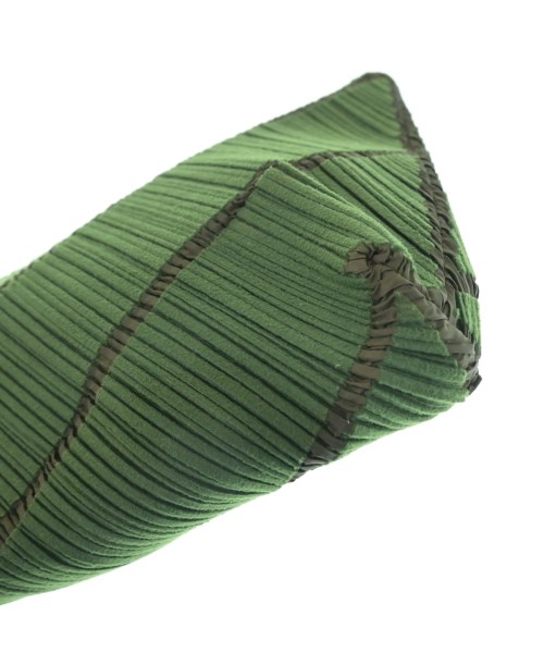 PLEATS PLEASE（プリーツプリーズ）クラッチバッグ 緑 サイズ:- レディース/2200626304041