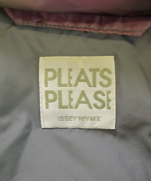 PLEATS PLEASE（プリーツプリーズ）ダウンジャケット/ダウンベスト カーキ サイズ:-(M位) レディース/2200731949038