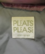 PLEATS PLEASE（プリーツプリーズ）ダウンジャケット/ダウンベスト カーキ サイズ:-(M位) レディース/2200731949038