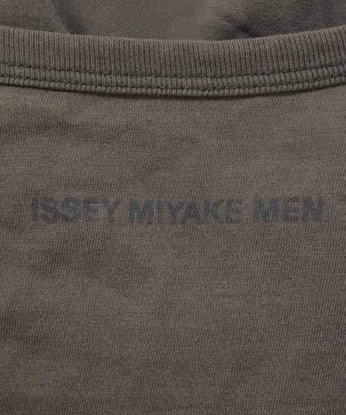 ISSEY MIYAKE MEN（イッセイ　ミヤケ　メン）Tシャツ・カットソー グレー サイズ:2(M位) メンズ/2200697252098