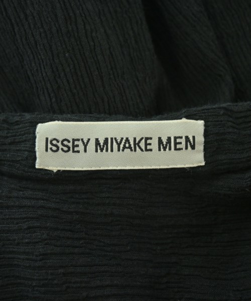 ISSEY MIYAKE MEN（イッセイ　ミヤケ　メン）カジュアルシャツ 黒 サイズ:L メンズ/2200718036058