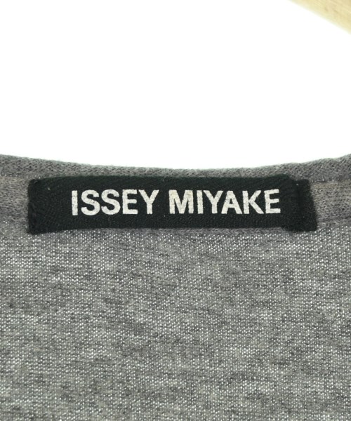ISSEY MIYAKE MEN（イッセイ　ミヤケ　メン）Tシャツ・カットソー グレー サイズ:2(M位) メンズ/2200700380053