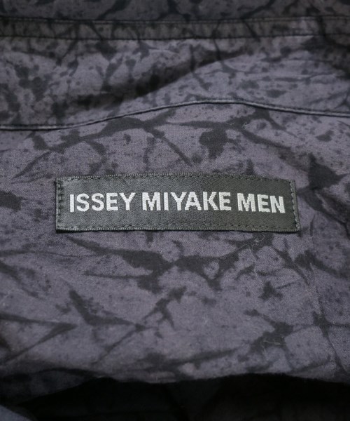 ISSEY MIYAKE MEN（イッセイ　ミヤケ　メン）カジュアルシャツ 紺 サイズ:2(M位) メンズ/2200704037038