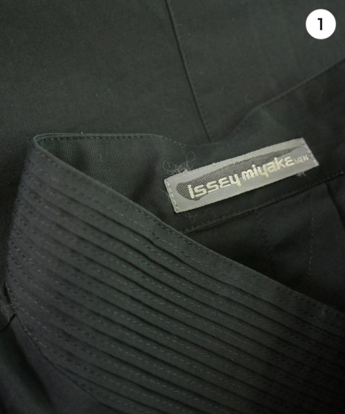 ISSEY MIYAKE MEN（イッセイ　ミヤケ　メン）カジュアルシャツ 黒 サイズ:M メンズ/2200732145101