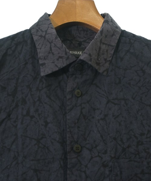 ISSEY MIYAKE MEN（イッセイ　ミヤケ　メン）カジュアルシャツ 紺 サイズ:2(M位) メンズ/2200685374016