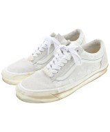 UNDEFEATED スニーカー