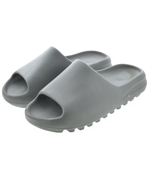 yeezy サンダル