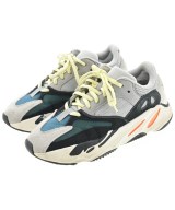 yeezy スニーカー