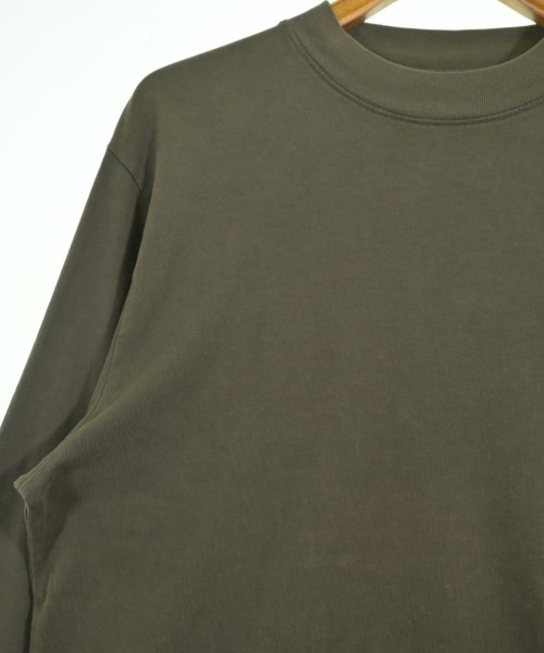Fear of God ESSENTIALS（フィアオブゴッド　エッセンシャルス）Tシャツ・カットソー カーキ サイズ:XS メンズ/2200724058013