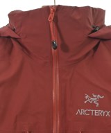 ARC'TERYX（アークテリクス）ダウンジャケット/ダウンベスト 赤 サイズ:S メンズ/2200633817039