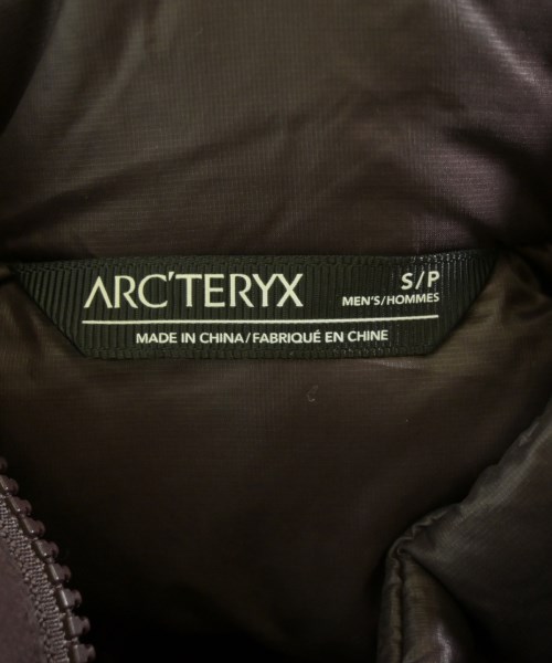 ARC'TERYX（アークテリクス）ダウンコート 茶 サイズ:S メンズ/2200730401018