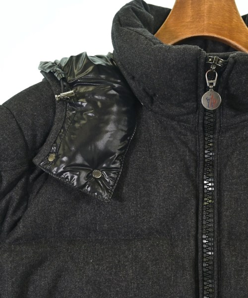 MONCLER（モンクレール）ダウンジャケット/ダウンベスト グレー サイズ:1(S位) メンズ/2200623120026